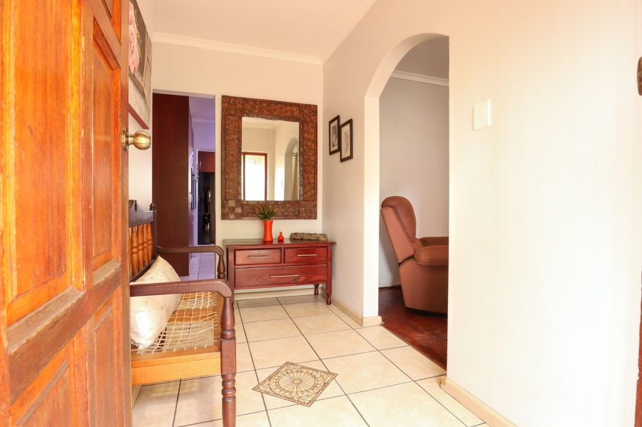 3 Bedroom Property for Sale in Oakglen Western Cape